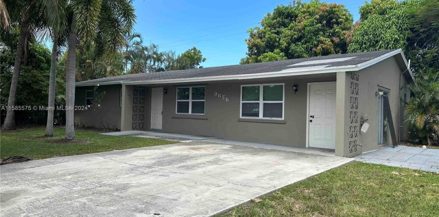 House in Palm Springs, Florida 4 bedrooms, 156.26 sq.m. № 1215377