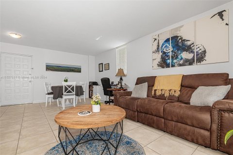 Condominio en venta en Miami, Florida, 1 dormitorio, 72 m2 № 993601 - foto 5