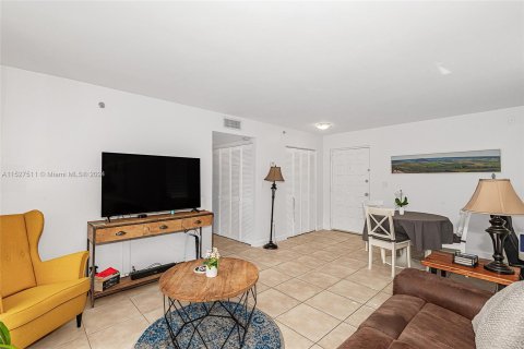 Condominio en venta en Miami, Florida, 1 dormitorio, 72 m2 № 993601 - foto 6
