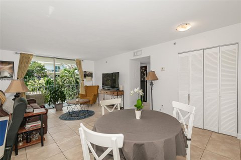 Condominio en venta en Miami, Florida, 1 dormitorio, 72 m2 № 993601 - foto 3