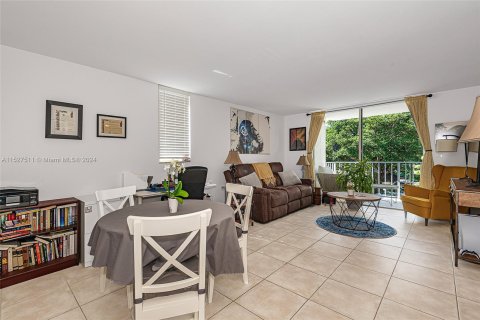 Condominio en venta en Miami, Florida, 1 dormitorio, 72 m2 № 993601 - foto 2
