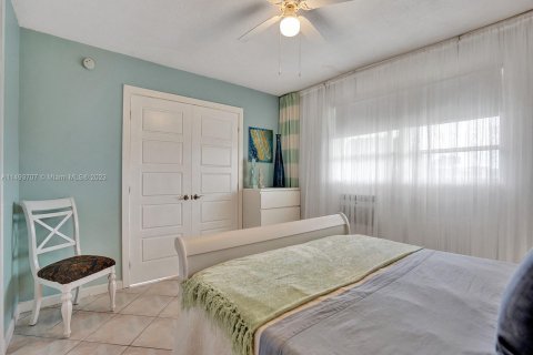 Condo in North Miami Beach, Florida, 1 bedroom  № 868366 - photo 14