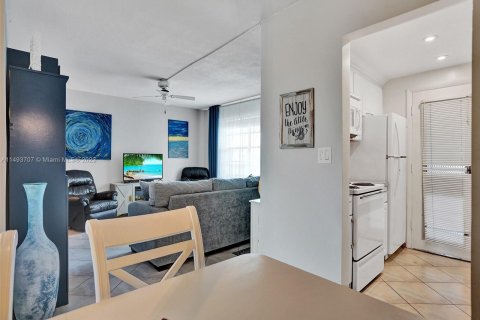 Condominio en venta en North Miami Beach, Florida, 1 dormitorio, 63.92 m2 № 868366 - foto 1