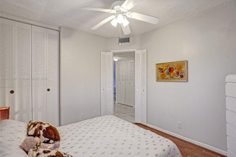 Купить кондоминиум в Лодердейл-Лейкс, Флорида 2 спальни, 87.7м2, № 868362 - фото 19