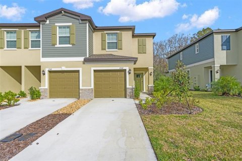 Townhouse in Land O' Lakes, Florida 2 bedrooms, 143.16 sq.m. № 1387049 - photo 3