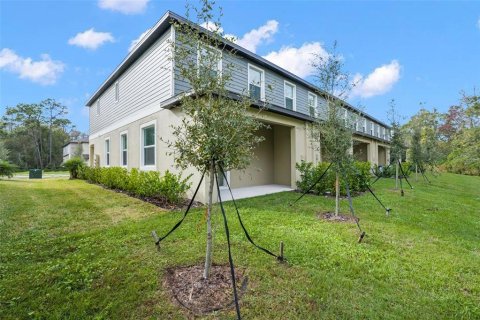 Townhouse in Land O' Lakes, Florida 2 bedrooms, 143.16 sq.m. № 1387049 - photo 25