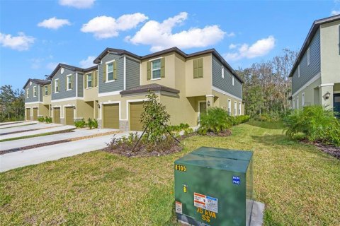 Townhouse in Land O' Lakes, Florida 2 bedrooms, 143.16 sq.m. № 1387049 - photo 5