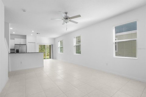 Townhouse in Land O' Lakes, Florida 2 bedrooms, 143.16 sq.m. № 1387049 - photo 9