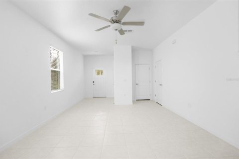 Townhouse in Land O' Lakes, Florida 2 bedrooms, 143.16 sq.m. № 1387049 - photo 7