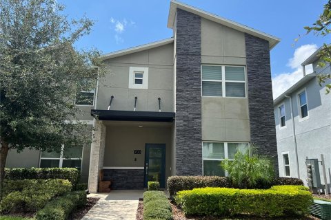 Townhouse in Davenport, Florida 5 bedrooms, 201.32 sq.m. № 1323560 - photo 1