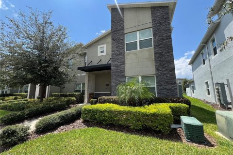 Townhouse in Davenport, Florida 5 bedrooms, 201.32 sq.m. № 1323560 - photo 3