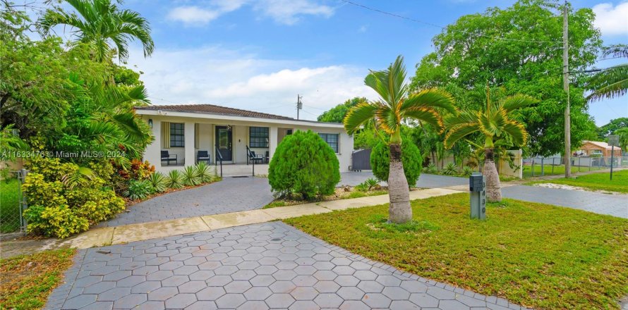 Villa ou maison à Hialeah, Floride 5 chambres, 211.45 m2 № 1293916