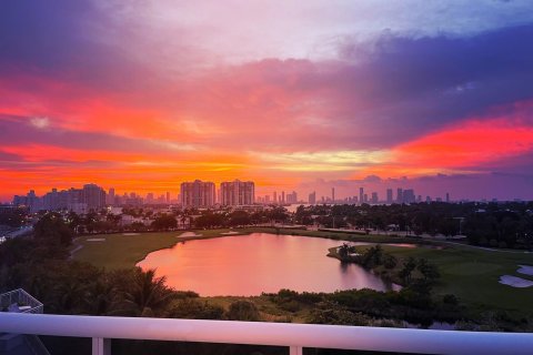 Condo in Miami Beach, Florida, 1 bedroom  № 1134887 - photo 18