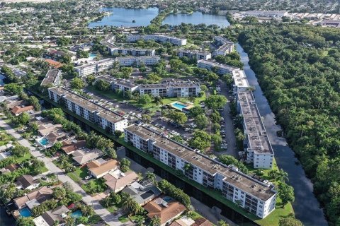 Condo in Oakland Park, Florida, 1 bedroom  № 1224720 - photo 1