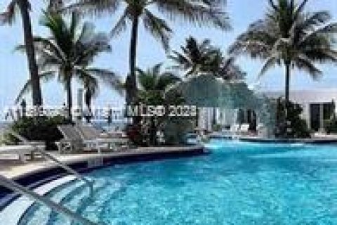 Condominio en venta en Sunny Isles Beach, Florida, 51.19 m2 № 967568 - foto 2