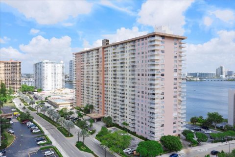 Condominio en venta en Sunny Isles Beach, Florida, 2 dormitorios, 118.45 m2 № 1215669 - foto 27