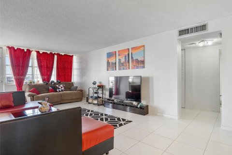 Condominio en venta en Sunny Isles Beach, Florida, 2 dormitorios, 118.45 m2 № 1215669 - foto 14