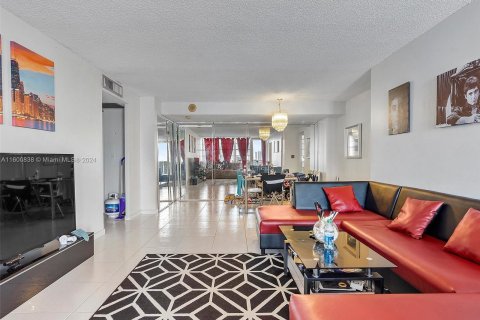 Copropriété à vendre à Sunny Isles Beach, Floride: 2 chambres, 118.45 m2 № 1215669 - photo 11