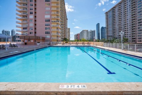 Copropriété à vendre à Sunny Isles Beach, Floride: 2 chambres, 118.45 m2 № 1215669 - photo 29