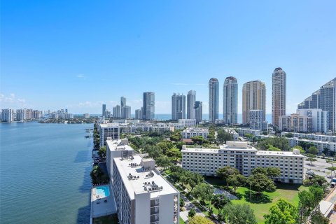 Copropriété à vendre à Sunny Isles Beach, Floride: 2 chambres, 118.45 m2 № 1215669 - photo 1