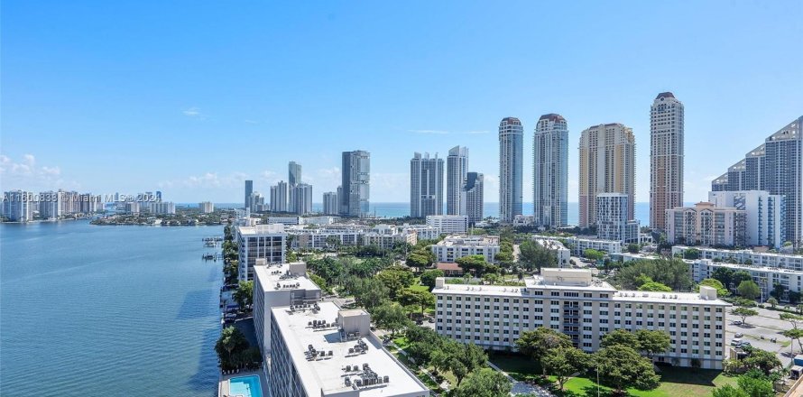 Condo à Sunny Isles Beach, Floride, 2 chambres  № 1215669