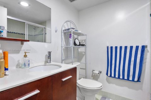 Condo in Sunny Isles Beach, Florida, 2 bedrooms  № 1215669 - photo 22