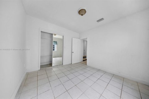 Commercial property in Miami, Florida № 1215666 - photo 10