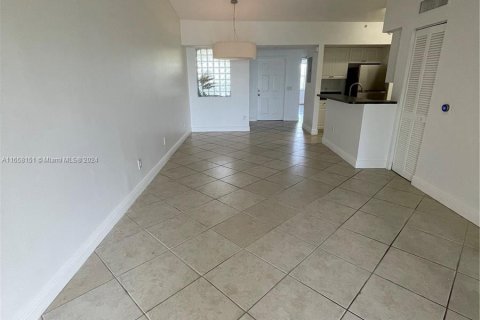 Apartment in Pembroke Pines, Florida 2 bedrooms, 92.9 sq.m. № 1360433 - photo 18