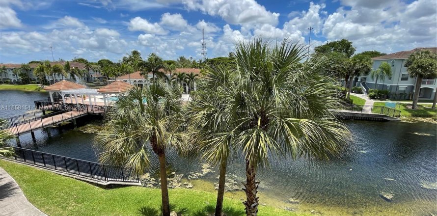 Appartement à Pembroke Pines, Floride 2 chambres, 92.9 m2 № 1360433