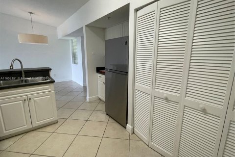 Apartment in Pembroke Pines, Florida 2 bedrooms, 92.9 sq.m. № 1360433 - photo 12