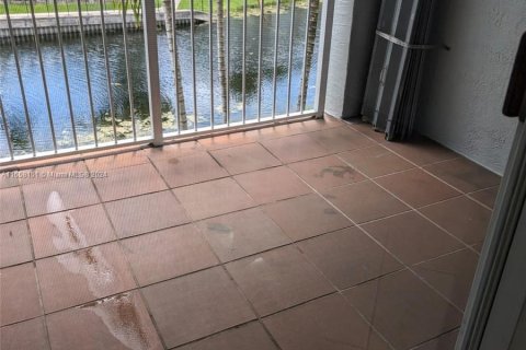 Apartment in Pembroke Pines, Florida 2 bedrooms, 92.9 sq.m. № 1360433 - photo 21