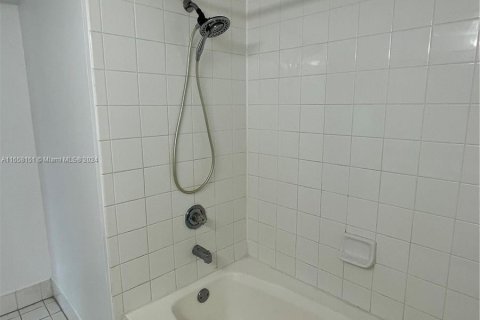 Apartamento en alquiler en Pembroke Pines, Florida, 2 dormitorios, 92.9 m2 № 1360433 - foto 9