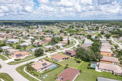 House in Lehigh Acres, Florida 3 bedrooms, 162.3 sq.m. № 1342843 - photo 11