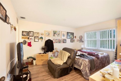 Condo in Pompano Beach, Florida, 2 bedrooms  № 1221339 - photo 25