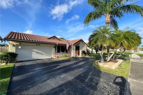 House in Margate, Florida 3 bedrooms, 176.14 sq.m. № 1221214 - photo 16