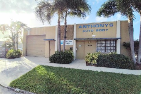 Propiedad comercial en venta en West Palm Beach, Florida № 846425 - foto 7