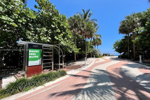 Condo in Miami Beach, Florida, 1 bedroom  № 1316614 - photo 22