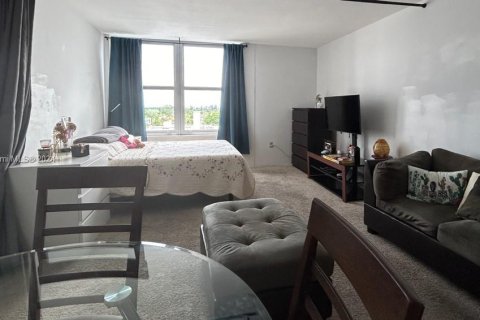 Condo in Miami Beach, Florida, 1 bedroom  № 1316614 - photo 3