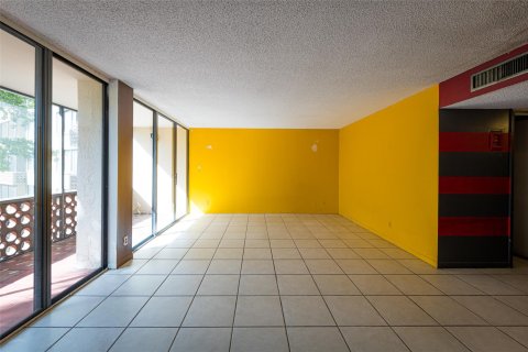 Condominio en venta en Lauderhill, Florida, 1 dormitorio, 50.35 m2 № 998431 - foto 11
