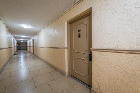 Condominio en venta en Lauderhill, Florida, 1 dormitorio, 50.35 m2 № 998431 - foto 15