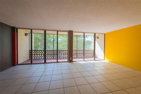 Condominio en venta en Lauderhill, Florida, 1 dormitorio, 50.35 m2 № 998431 - foto 13