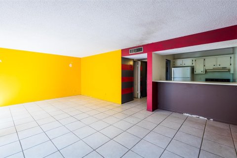 Condominio en venta en Lauderhill, Florida, 1 dormitorio, 50.35 m2 № 998431 - foto 10