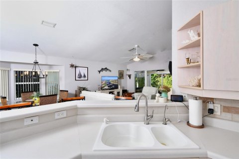 Villa ou maison à vendre à Punta Gorda, Floride: 2 chambres, 107.95 m2 № 1105352 - photo 11