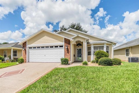 Villa ou maison à vendre à Zephyrhills, Floride: 2 chambres, 151.43 m2 № 1347108 - photo 1