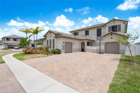 Villa ou maison à vendre à Miramar, Floride: 5 chambres, 397.9 m2 № 1189171 - photo 2