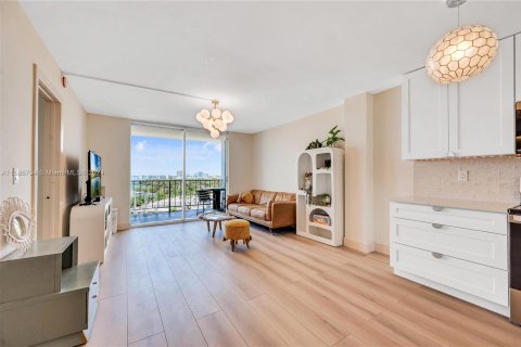 Condo in Miami Beach, Florida, 1 bedroom  № 1189193 - photo 9