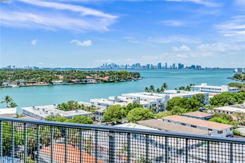 Condo in Miami Beach, Florida, 1 bedroom  № 1189193 - photo 2