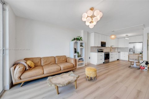 Condo in Miami Beach, Florida, 1 bedroom  № 1189193 - photo 18