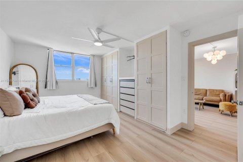 Condo in Miami Beach, Florida, 1 bedroom  № 1189193 - photo 17