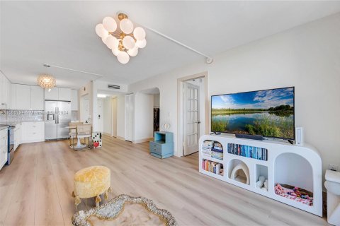 Condo in Miami Beach, Florida, 1 bedroom  № 1189193 - photo 21